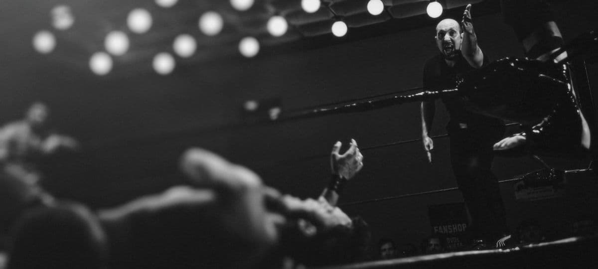 הקשר המורכב של WWE עם קנאביס: מסע מעונש לקבלה