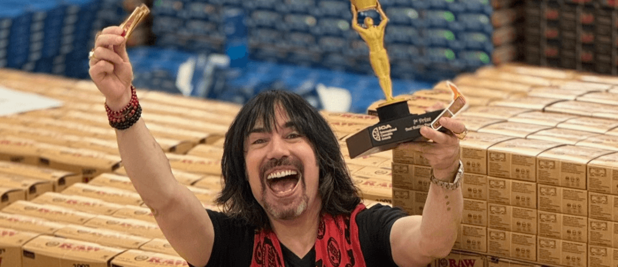 การเดินทางที่ไม่มีการกรองของ RAW Papers: ความหลงใหลของ Josh Kesselman