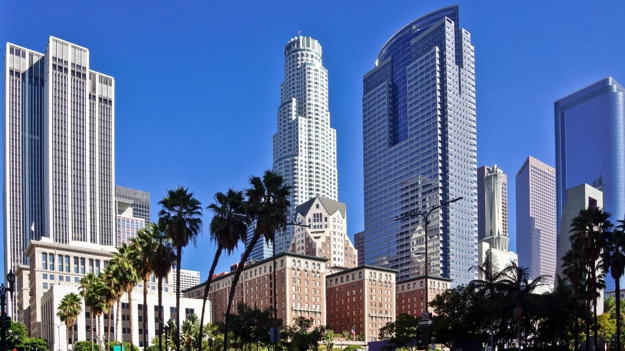 קמעונאי קנאביס בלוס אנג'לס עוצרים תשלומי מס בעקבות חששות מהשוק הלא חוקי