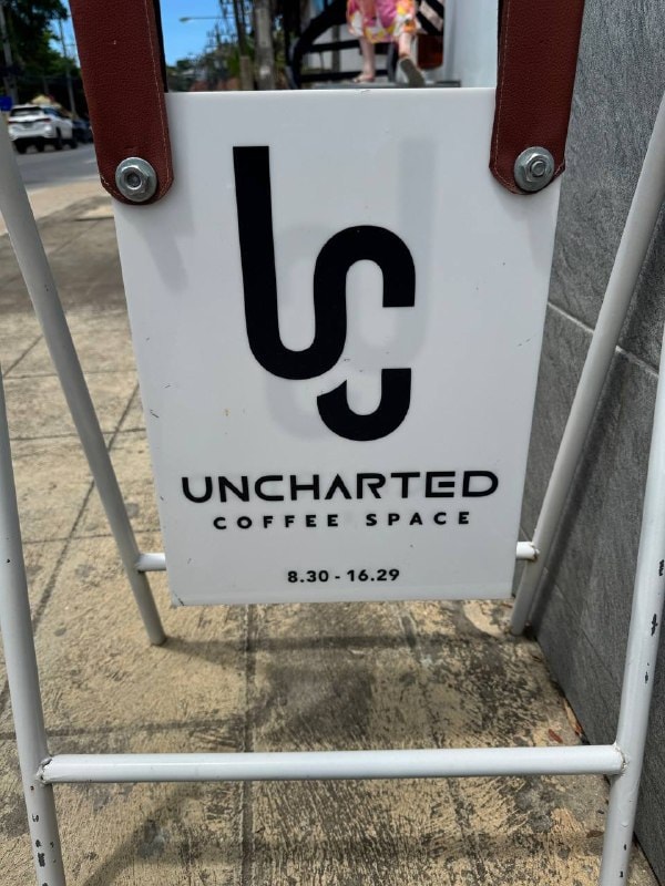 ร้านกาแฟเล็กๆ บนเกาะสมุยกับเก้าอี้แปลกตาปิดเร็ว