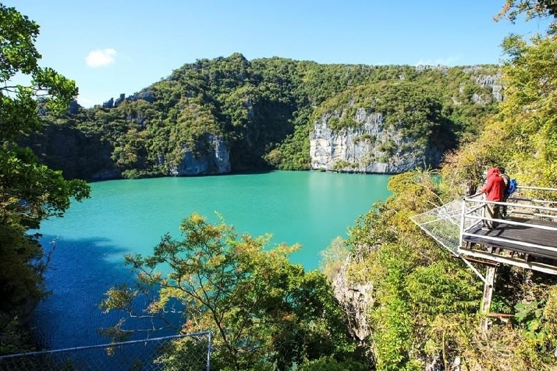 ค้นพบทะเลสาบมรกตในอุทยานแห่งชาติหมู่เกาะอ่างทองใกล้เกาะสมุย