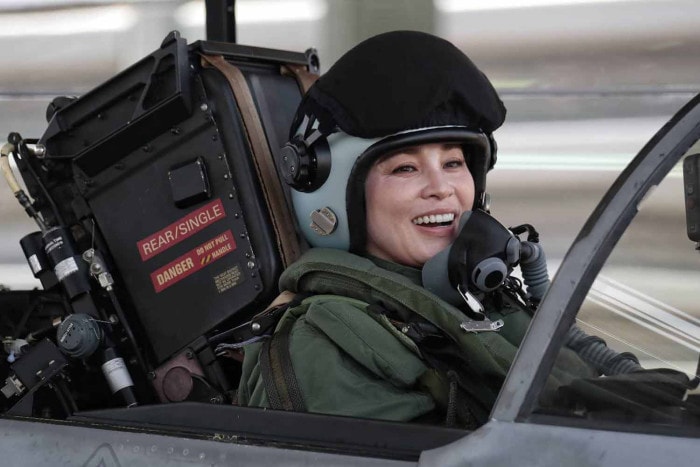 พระราชินีทรงบินเดี่ยวในเครื่องบินรบ Gripen ที่สุราษฎร์ธานีเป็นครั้งแรก