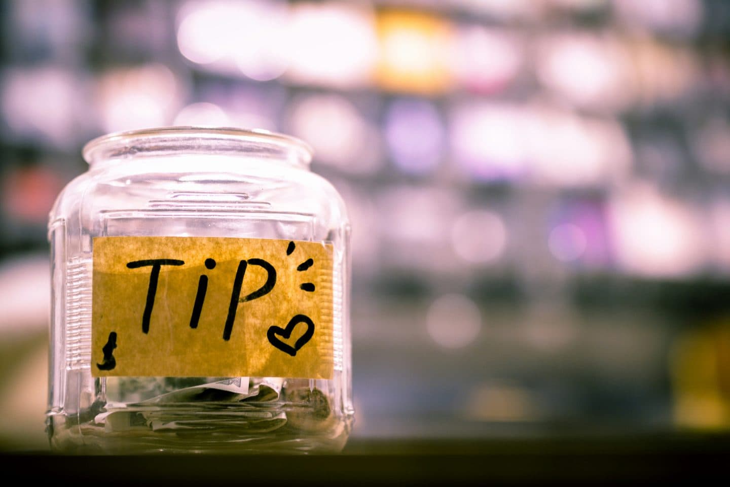 Dispensary Tip Jar Practices Ignite Labor Debates and Lawsuits Across U.S. Cannabis Sector