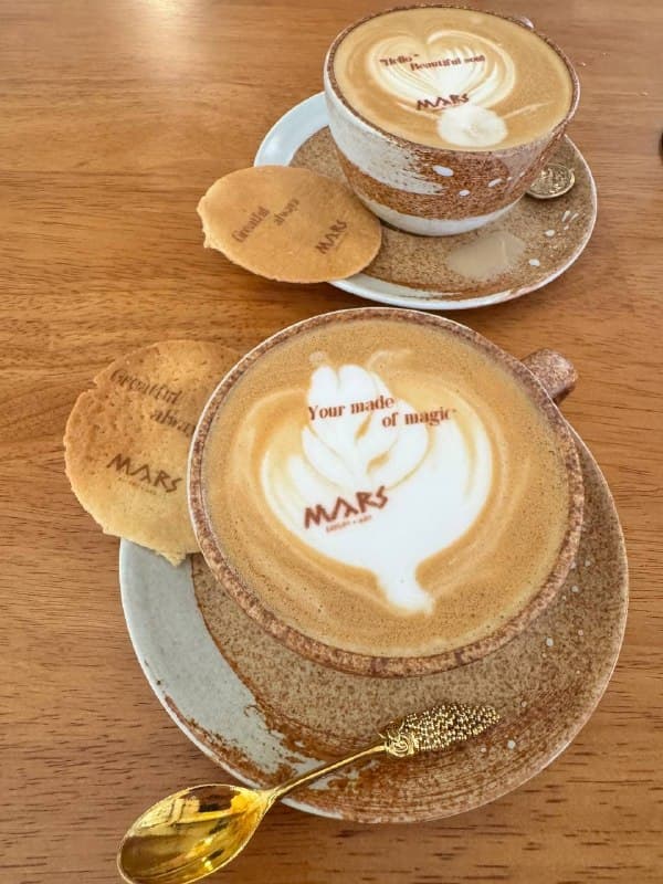 Mars Eatery&Art Opens Stylish New Café in Lamai with Unique Coffee Art